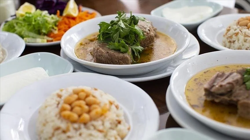 “Ramazanda uzun süre boş kalan mideye bayramda ani yükleme yapmayın” uyarısı