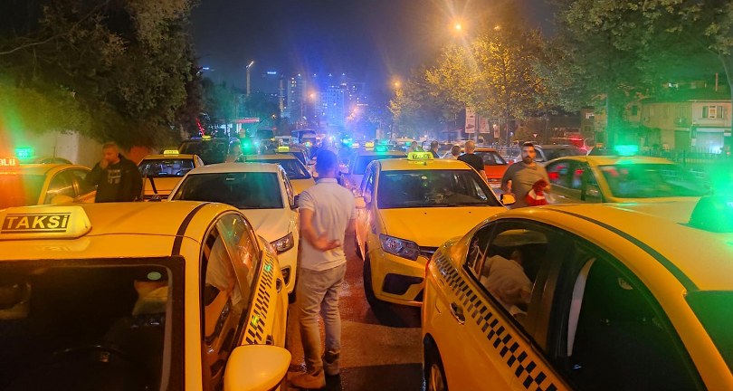 İstanbul’da taksiciler öldürülen meslektaşları için eylem yaptılar
