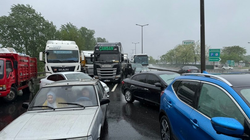 Yağış kazayı beraberinde getirdi