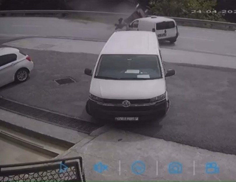 Çarptığı motosikletliyi böyle savurdu