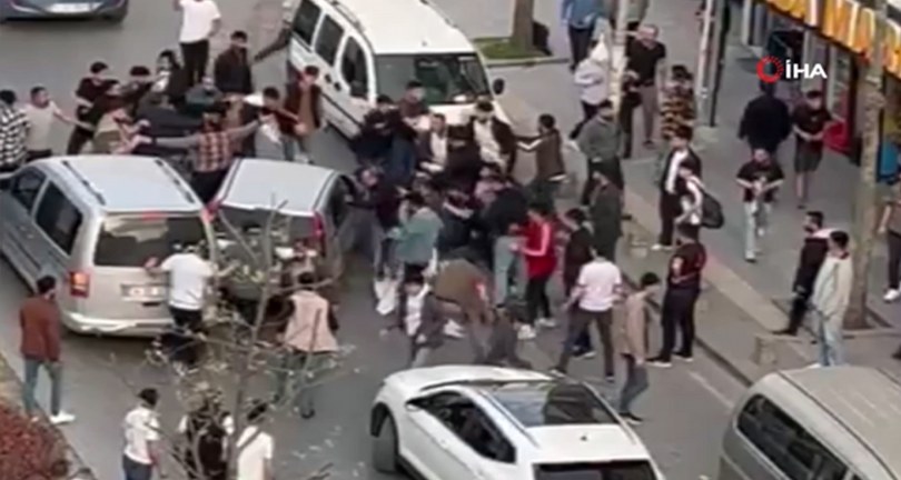 Eylemciler, otomobil sürücüsünü linç etmeye kalktı