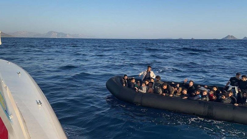 İzmir açıklarında 29 düzensiz göçmen yakalandı, 37 göçmen kurtarıldı