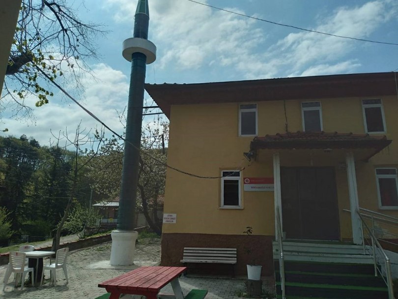 Bu caminin minaresi varilden