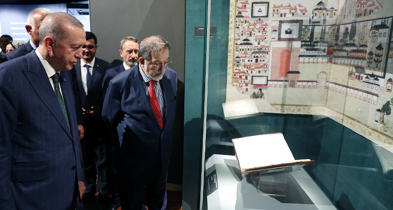 Cumhurbaşkanı Erdoğan, Fatih Sultan Mehmet Sergisi’ni ziyaret etti