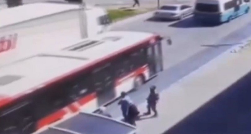 Yaşlı kadın tırın altında kalarak can verdi