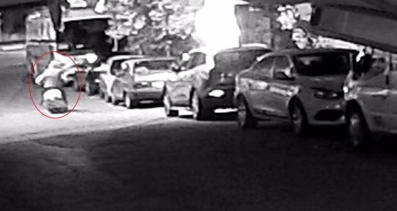 Motosikletli saldırganların binayı kurşunlama anı kamerada