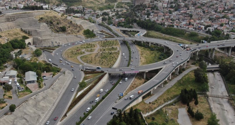 İzmir’de sürücülere ‘Survivor’ı yaşatan dev kavşak