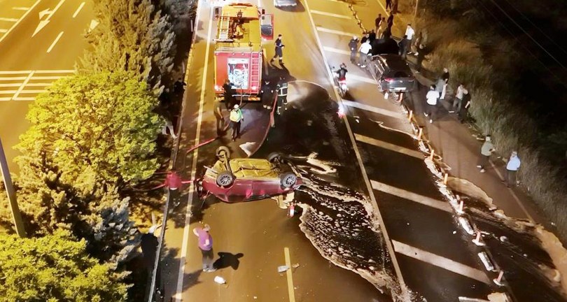 Önündeki araca arkadan çarptı, yarasını unutup basın mensuplarına bağırdı