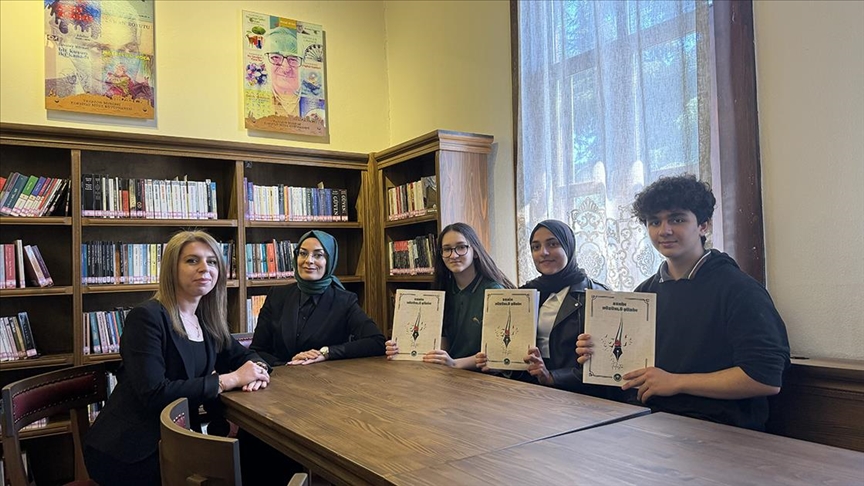 Ortaokul öğrencilerinden “Benim Hüzünlü Şiirim Filistin” kitabı