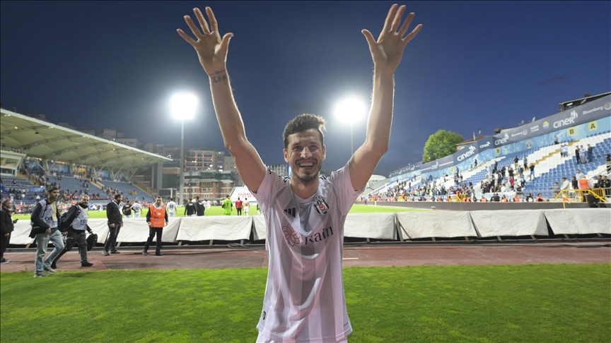 Beşiktaş, Salih Uçan ile sözleşme uzatma konusunda anlaşma sağladı