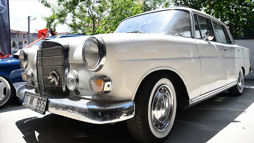 Klasik araç tutkunları Düzce’de buluştu