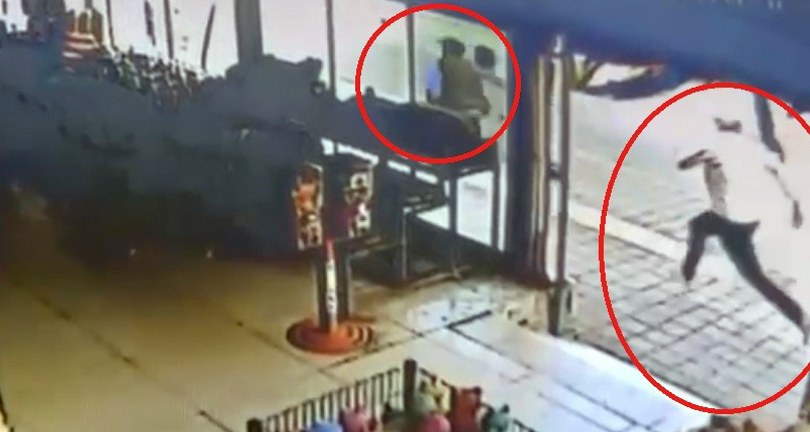 100 dolar bozmasını istedikleri kuyumcuyu darp ettiler