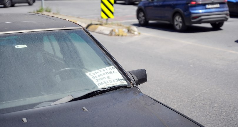 İkinci el araç piyasasında geleneksel cam ilanları yeniden popülerlik kazandı