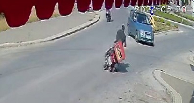 Motosikletlinin ölümden döndüğü anlar güvenlik kamerasında