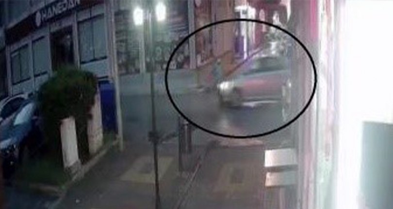 Bisikletiyle aniden yola çıkan çocuğa otomobil çarptı