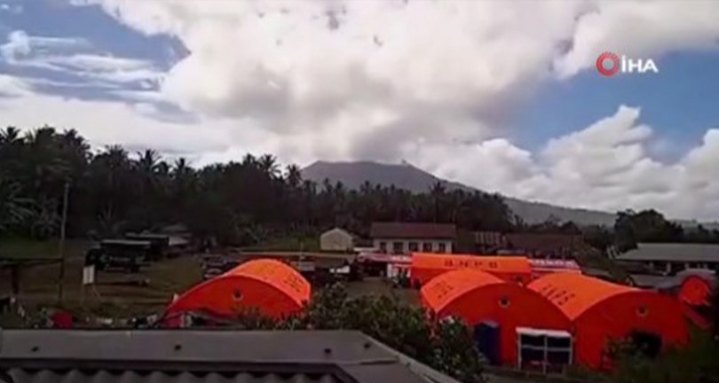 Endonezya’daki Ibu Yanardağı’nda patlama