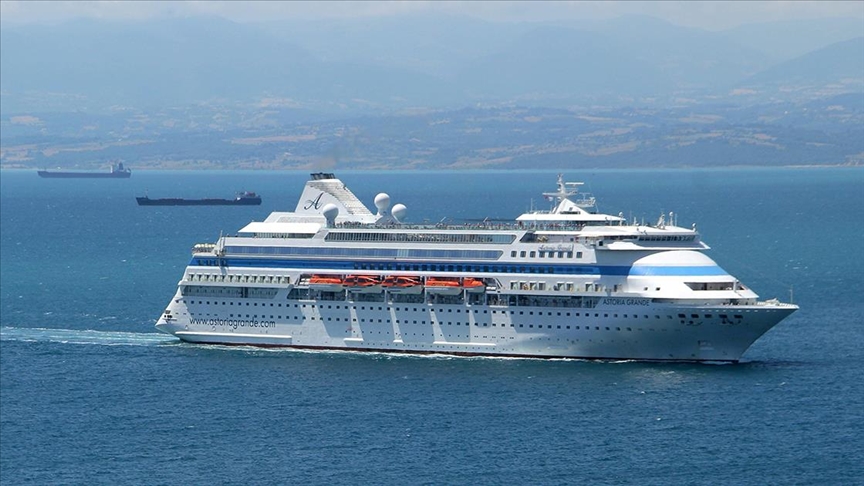 “Astoria Grande” kruvaziyeri 966 yolcusuyla Sinop’a geldi