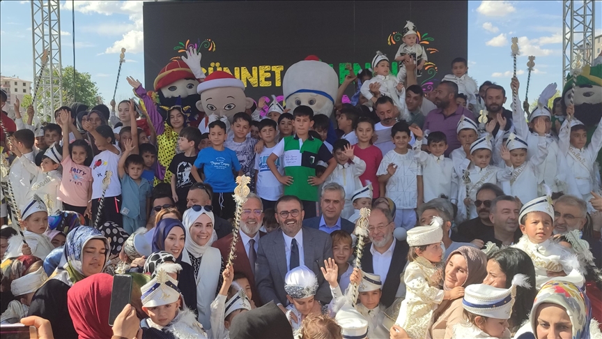 Kahramanmaraş’ta depremzede 300 çocuk için sünnet şöleni düzenlendi