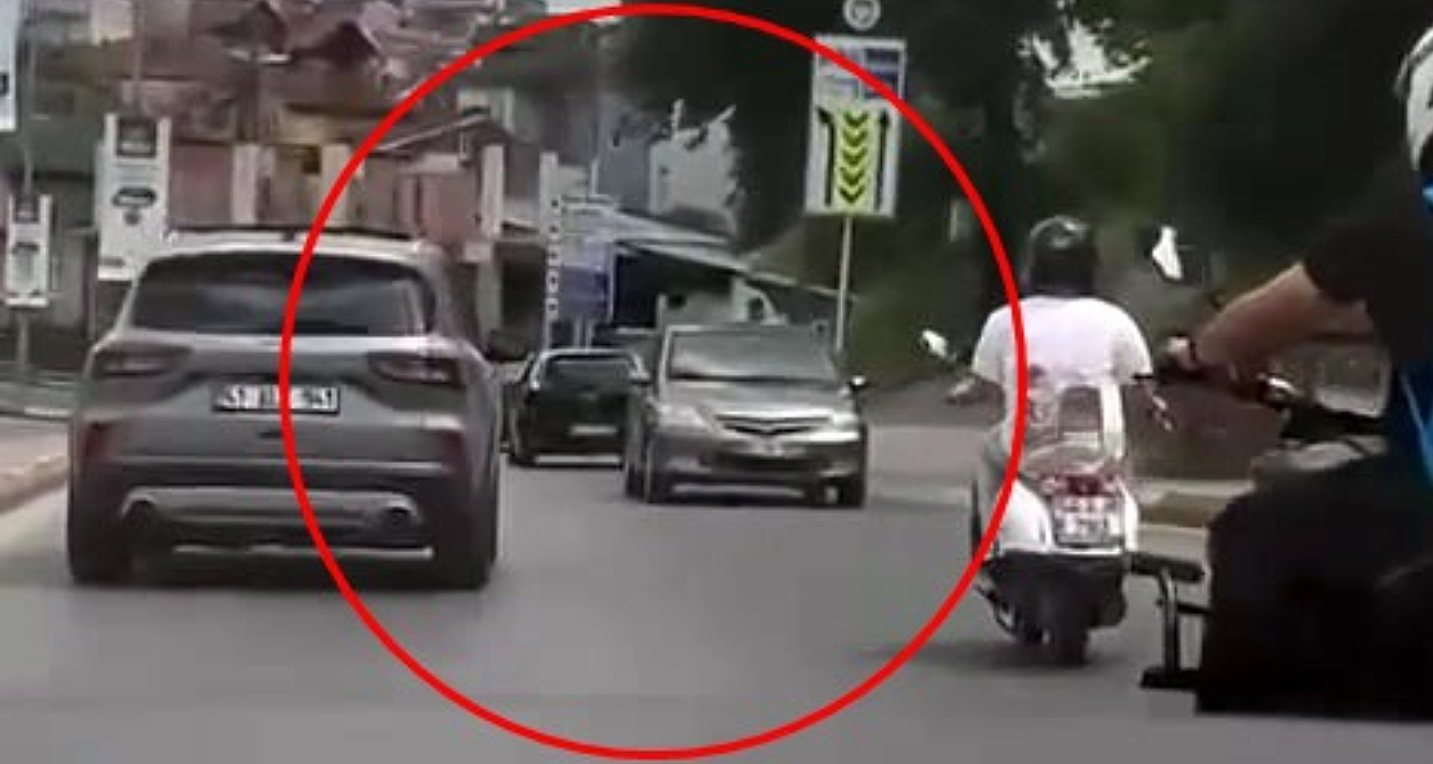 Film sahnesi gibi olay: Kilometrelerce geri geri giden otomobil şaşkına çevirdi