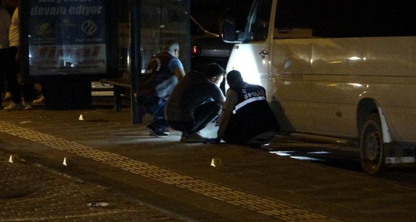 Kardeşlerin silahlı ve bıçaklı kavgasında kurşunlar havada uçuştu: 2 yaralı