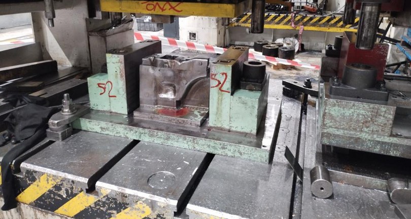 İşçinin makineye sıkışan eli koptu