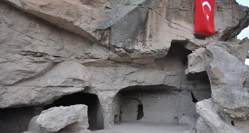 Ani Ören Yeri’nde ilk kaya mescidi gün yüzüne çıkarıldı