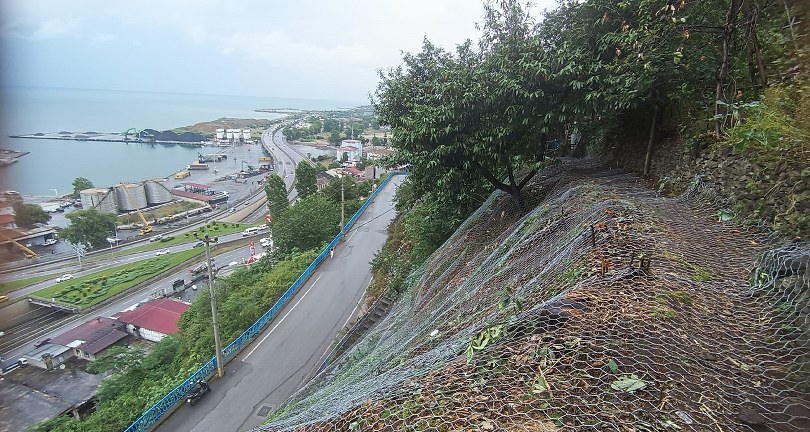 Tehlikeli yamaca çelik ağlı önlem