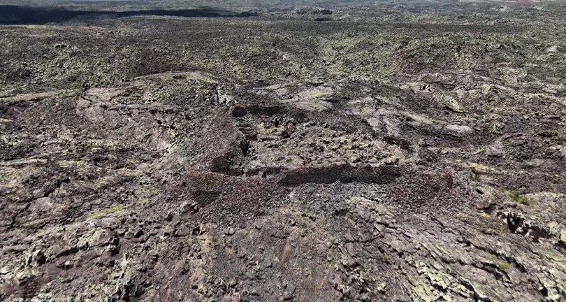 Sönmüş lavların arasındaki kale, gizemini koruyor