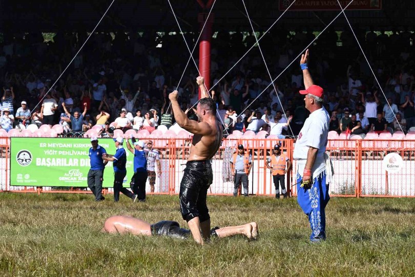 Başpehlivan Ali Gürbüz yenildi: Kırkpınar’da yarı finalistler belli oldu