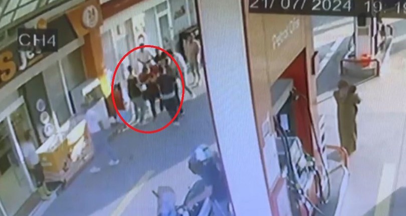 ‘Niye çöp atıyorsun?’ dedi, 15 kişiden dayak yedi