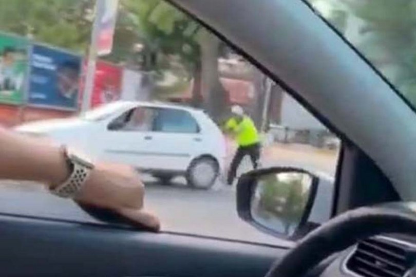 Böyle rahatlık görülmedi, trafik polisinin haklı sitemi gülümsetti