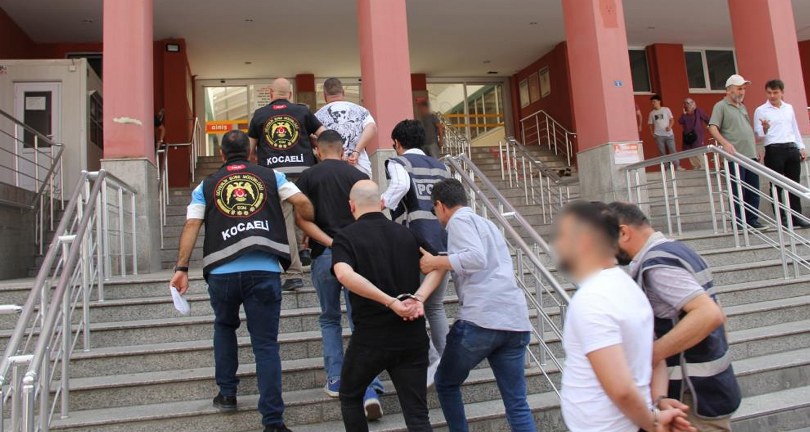 Sosyal medyadan provokatif paylaşıma 8 gözaltı