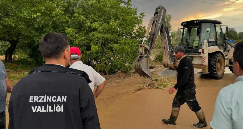 Erzincan’da sağanak yağış etkili oldu