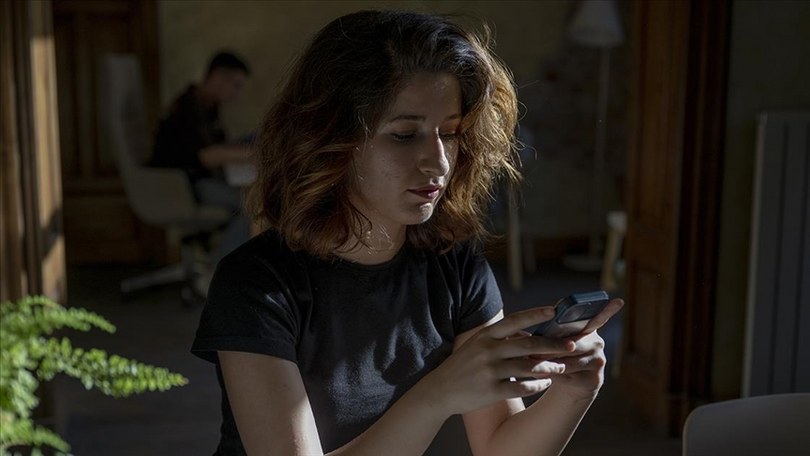 Dijital çağda çocukların “hareketsiz sosyalleşmesi” omurga sağlığını etkileyebilir