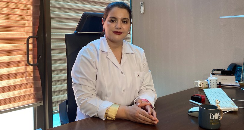 Sıcaklarda kadınların vazgeçilmezi topuz ve atkuyruğuna dikkat: “Kelleşebilirsiniz”