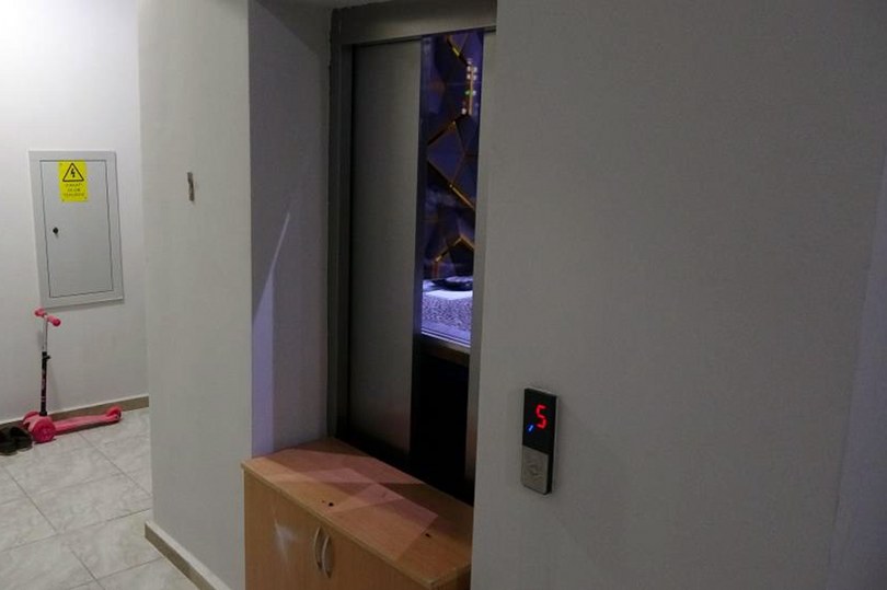 Asansör ile duvar arasında sıkışan kadın öldü