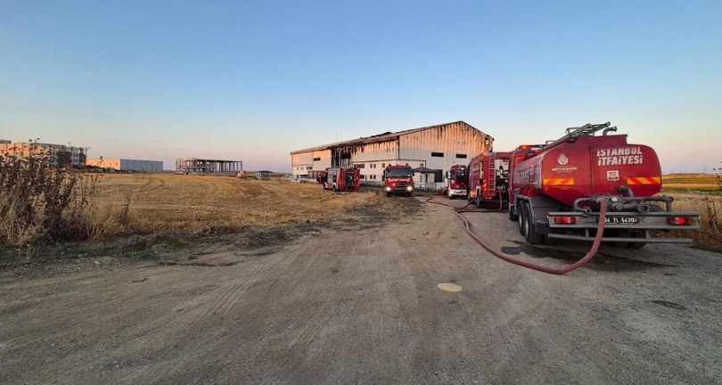 Silivri’de geri dönüşüm fabrikasında yangın