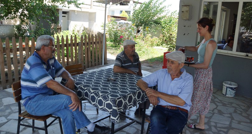 Azmiyle önyargıları yıkan genç kadın, köy kahvesini eski günlerine kavuşturdu