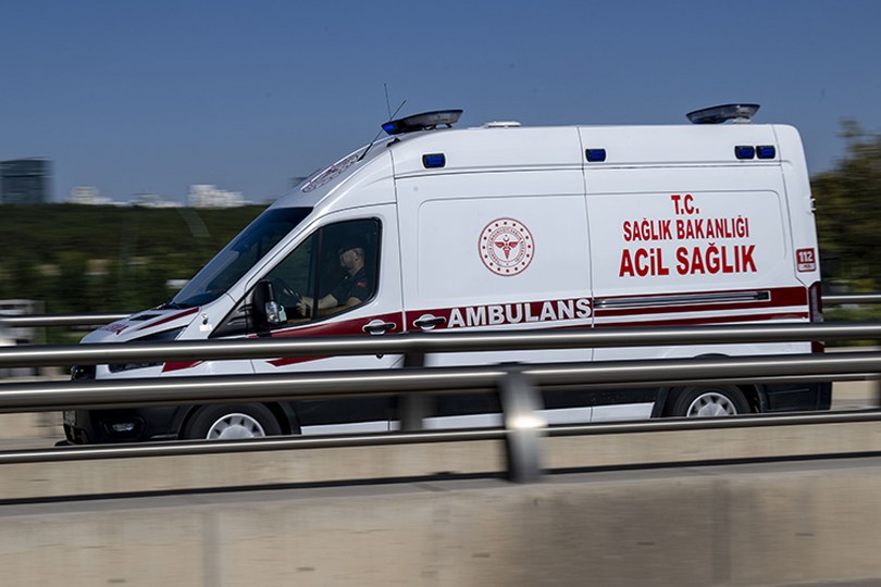 Ambulanslara yol açan “fermuar sistemi”ne duyarlı olunması çağrısı