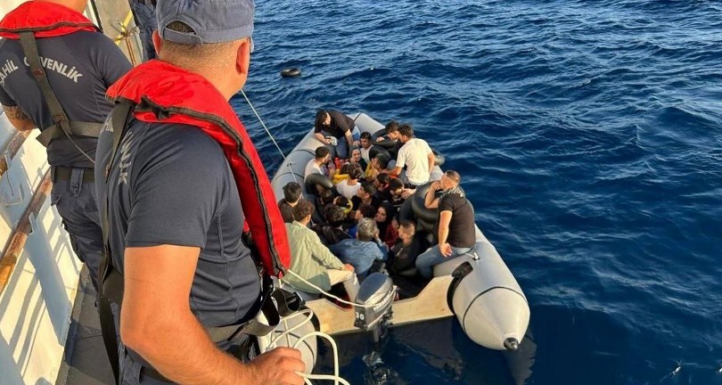 Ayvacık açıklarında 26 kaçak göçmen yakalandı