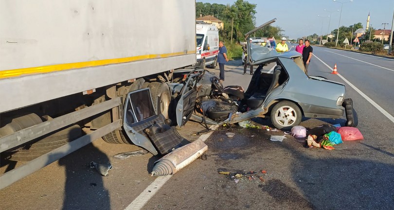 Kazada parçalanan Tofaş 1 kişiye mezar oldu, 3 kişi ağır yaralandı