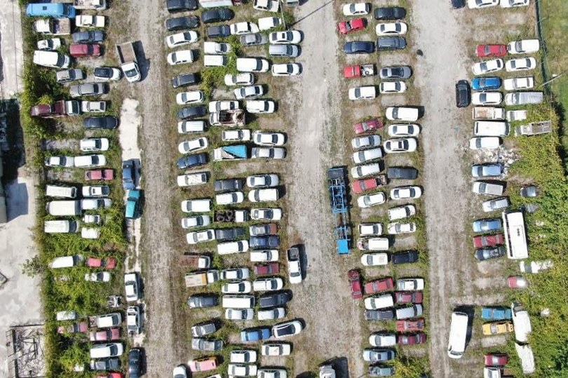 Milyonluk araçlar yedieminde çürüyor