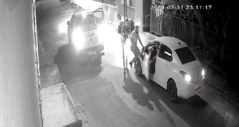 Ümraniye’de resmi araç ile yol kesen İBB çalışanları sürücüyü darp etti