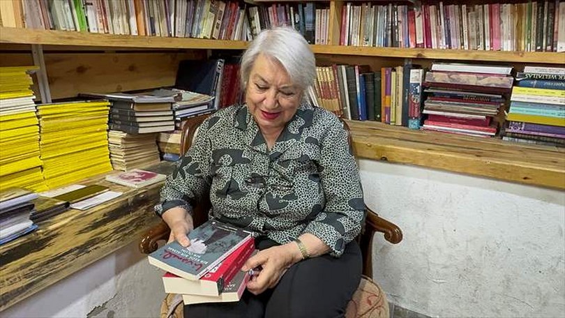 Kütüphaneye dönüştürdüğü ata yadigarı konağın kapılarını kitapseverlere açtı