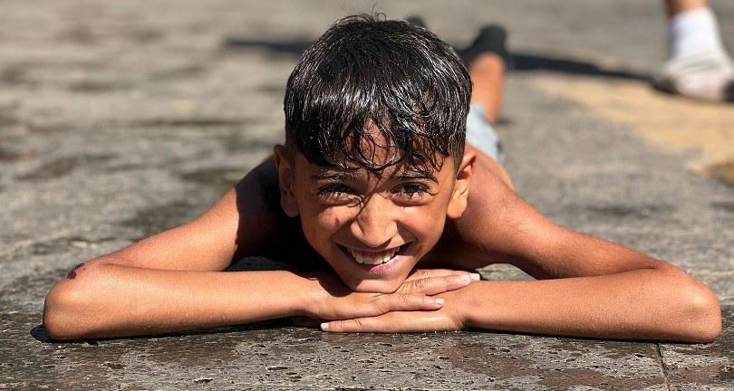 “Abe sıcaktır” dedi, milyonların sosyal medyada yaz içeriği oldu