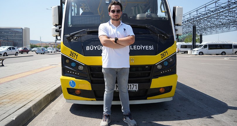 Yüksek lisans diplomalı şoför, gördüğü dersleri meslek hayatında uyguluyor