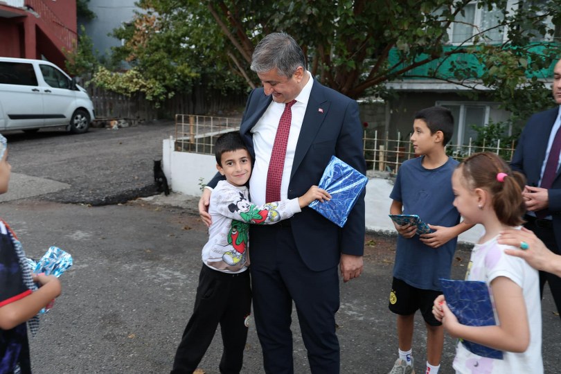 Vali Yavuz’un Çocuk Sevgisi