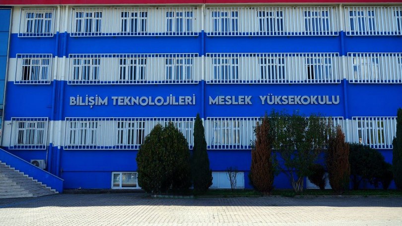 Karabük Üniversitesi Bilişim Teknolojileri Meslek Yüksekokulu 2024-2025 Akademik Yılında Eğitim-Öğretime Başladı