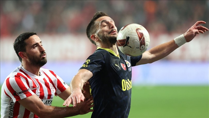 Fenerbahçe, Antalyaspor’a konuk oluyor