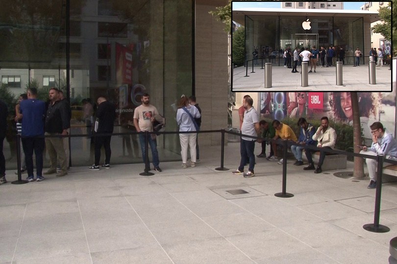 iPhone 16 alabilmek için metrelerce kuyruk oluşturdular